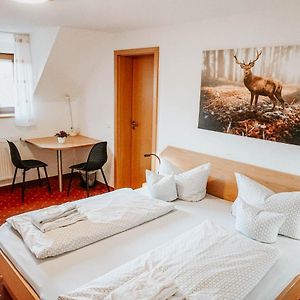 Budget Zimmer mit Kingsize-Bett